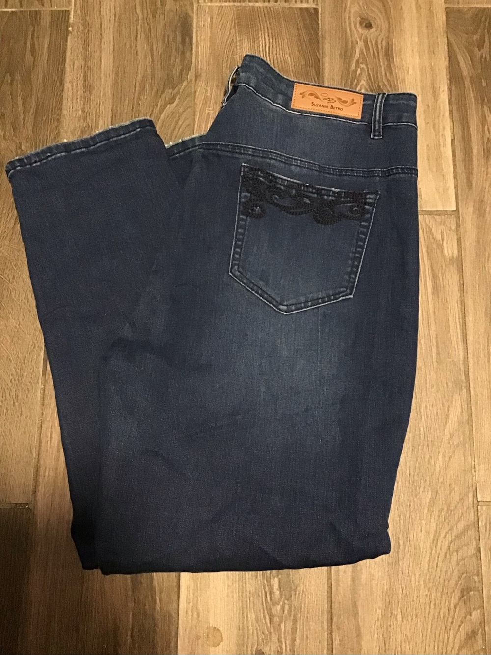 NWT! Suzanne Betro Dark Blue Denim Jeans with Gold Button - Picture 2 of 8